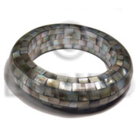 Chunky bangle blacklip blocking