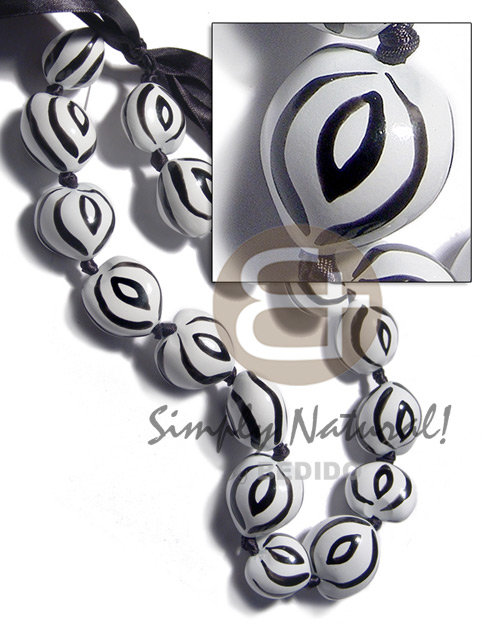 kukui seeds in animal print / zebra / 14 pcs. / in adjustable ribbon  the maximum length of 36in - Home