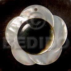 scallop flower hammershell  black tab 40mm - Shell Pendant
