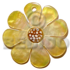 30mm graduated yellow hammershell flower  dotted skin nectar - Shell Pendant