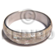 nat. white kabibe shell blocking in 1/2in. metal casing / inner diameter 65mm - Shell Bangles