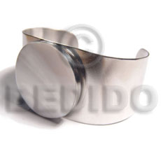 haute hippie 38mmx23mm metal cuff bangle  38mm polished nat. white kabibe shell - Shell Bangles