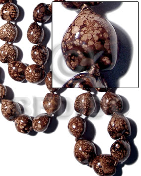 16 pcs. of kukui nuts in high polished paint gloss marbleized brown/beige combination - Home