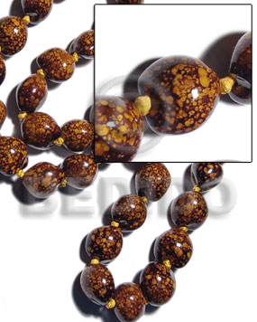 16 pcs. of kukui nuts in high polished paint gloss marbleized dark brown/yellow combination - Home