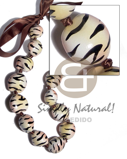 kukui seeds in animal print / tiger / 14 pcs. / in adjustable ribbon  the maximum length of 36in - Home