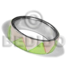 inlaid hammershell in stainless 10mm metal ring / lime green and nat. white combination - Home
