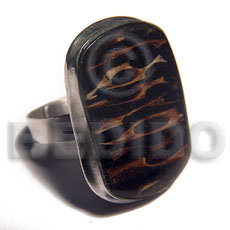 big accent haute hippie 30mmx22mm / adjustable metal ring  flat edges/  laminated ypil-ypil leaves in black resin - Home