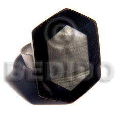 big accent haute hippie  30mmx22mm / adjustable metal ring/  laminated blacklip shell  black resin edges - Home