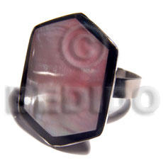 big accent haute hippie  30mmx22mm / adjustable metal ring/  laminated pink hammershell  black resin edges - Home