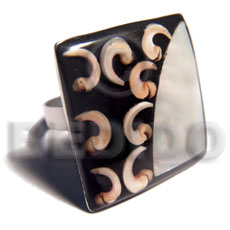 big accent haute hippie square 28mm / adjustable metal ring/  laminated blacklip shell and everlasting luhuanus combination in black resin - Home
