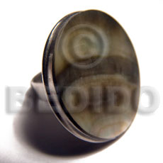 big accent haute hippie round 30mm / adjustable metal ring  extended flat edges/  laminated blacklip shell - Home