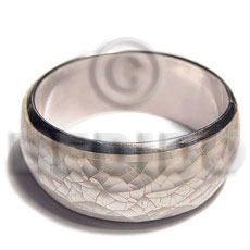 nat. white kabibe shell cracking in 1 1/2in metal folded edges casing / inner diameter 65mm - Shell Bangles