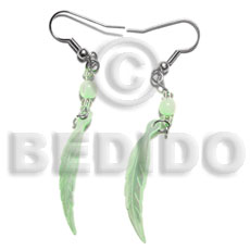 dangling 10x40mm pastel green hammershell leaf and beads earrings - Home