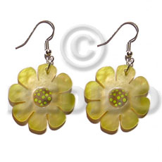 dangling 30mm flower hammershell in graduated yellow   dotted skin nectar - Home