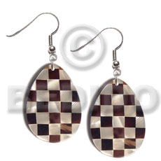 dangling teardrop 40mmx27mm flat resin  laminated checkered blacklip/kabibe shell combination - Home