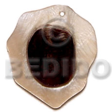 freeform hammershell  skin 35mm - Shell Pendant