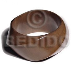 twisted chunky bangle / mocca brown / grained,sanded,stained and coated   clear high gloss protective finish nat. wood bangle / wood tones  ht= 35mm / inner diameter= 65mm  /  15mm thickness - Wooden Bangles