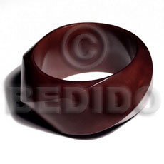 twisted chunky bangle / reddish brown / grained,sanded,stained and coated   clear high gloss protective finish nat. wood bangle / wood tones  ht= 35mm / inner diameter= 65mm  /  15mm thickness - Wooden Bangles