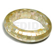 Chunky bangle golden yellow hammershell