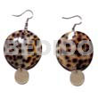 Dangling round 35mm cowrie shell
