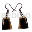 Dangling 18mmx14mm pyramid laminated brownlip